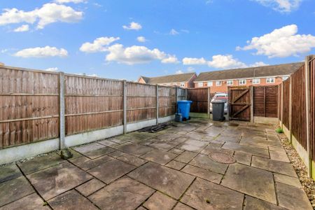 Queens Ave, Glazebury - Photo 2