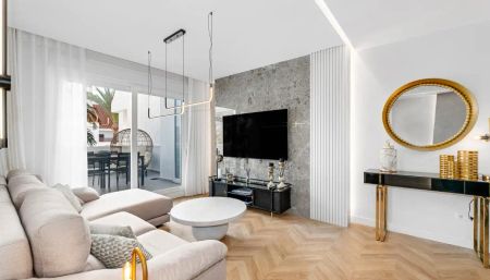 Apartamento de alquiler en Califa-ur Nva Andalucia, 16, Nueva Andalucía centro - Photo 2