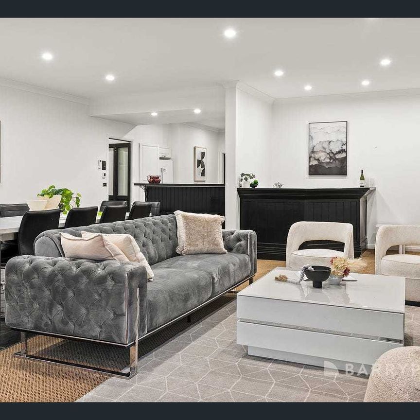 Designer Luxe in the Heart of Glenroy. - Photo 1