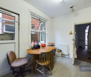 4 bedroom House To Let - Photo 5