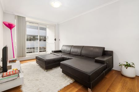 Light-Filled Coastal Sanctuary Moments from Bondi Beach - Photo 2