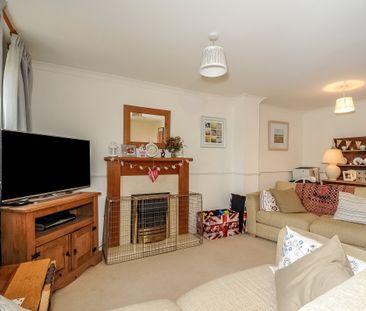 3 bedroom end of terrace house to rent - Photo 4