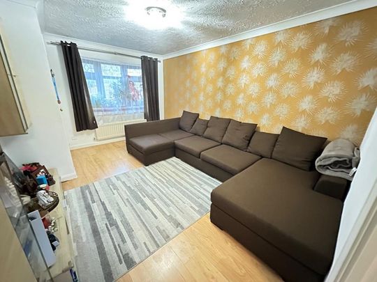 3 bedroom end of terrace house to rent - Photo 1