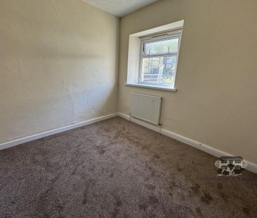 3 bedroom end of terrace house to rent - Photo 4