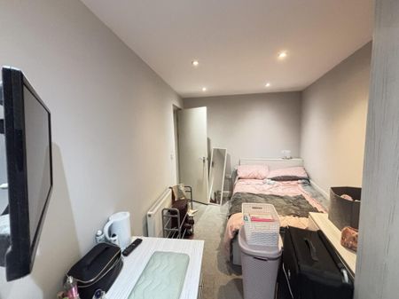 68A Flat 1 Victoria Road, Leeds, LS6 1DL - Photo 3