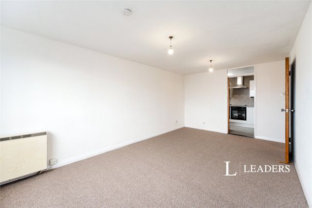 2 bedroom apartment to rent Clarendon Road, Southsea, Hampshire, PO4 - Photo 1