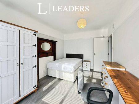 6 bedroom house to rent Namu Road, Bournemouth, BH9 - Photo 4