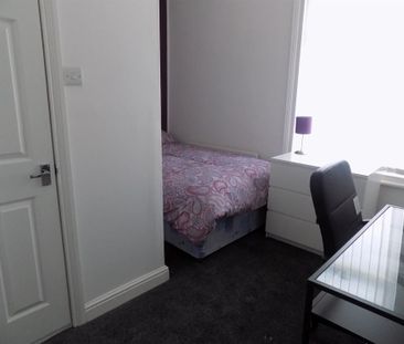 3 bedroom private hall to rent - Photo 4