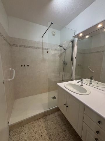 Location Appartement 3 pièces 72m² NIMES 30000 - Photo 5