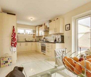 3 bedroom semi-detached house to rent - Photo 2