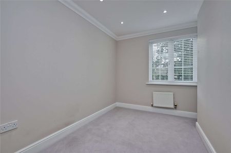 A modern semi-detached family home finished to a high standard - Photo 2