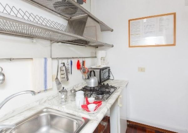 Center-Popolo: Modern, renovated 1 Bedroom, bath, kitchen. Parquet floors, bright, silent, located in beautiful villa near center, park, transport. Ref 847