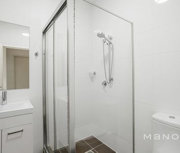 North facing top floor apartment in ultra-convenient locale - Photo 4