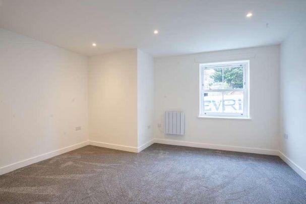 Milton Mount, Old Road East, Gravesend, Kent, DA12 - Photo 1