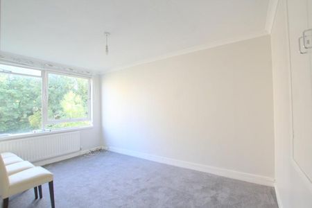 3 bedroom flat to rent - Photo 2