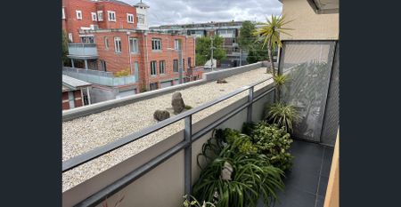 FULLY FURNISHED - PRIME LOCATION, CLOSE TO BEACH, PARKS, PUBLIC TRANSPORT - Photo 3