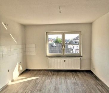 Frisch renovierte 2-Zi.-Whg. mit neuem Tageslichtbad und Balkon - Photo 2