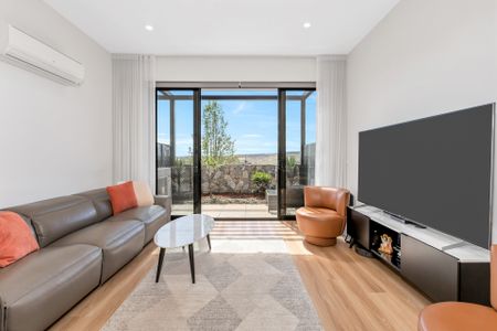 Spacious interiors, Stunning Molonglo Views - Photo 2