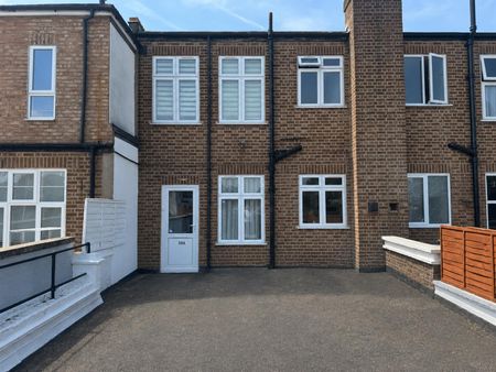 Victoria Road, Ruislip HA4, London - Photo 5