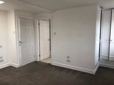 1 Bed Flat, Barnes, SW13 - Photo 2