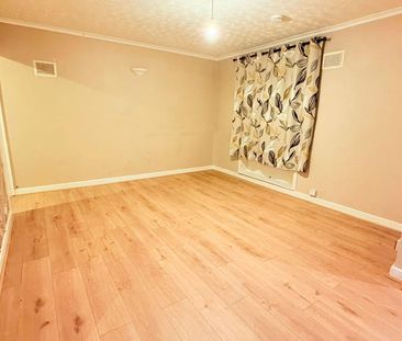 4 bedroom end of terrace house to rent - Photo 1