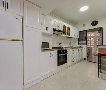 Cozy and bright room on Avenida Peñarrocha - Photo 3