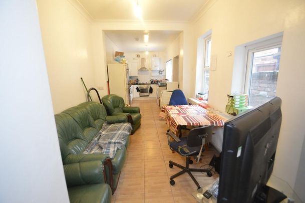 5 bedroom terraced house to rent - Photo 1