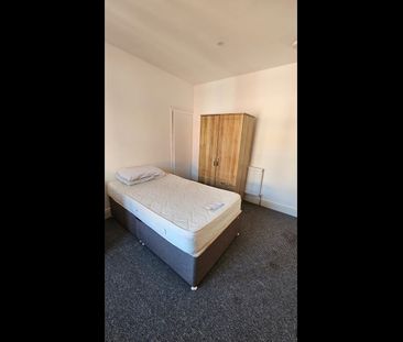 Room in a Shared House, Silverdale Avenue, L13 - Photo 4