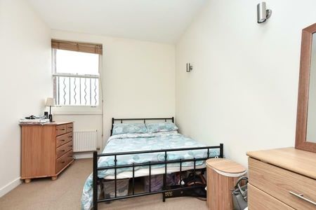 1 Bed Flat, London, SW11 - Photo 4