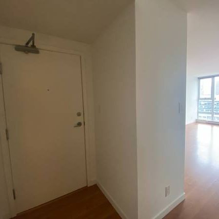 Amazing 1 Bed, 1 Bath, Balcony, Den, In-suite Laundry, Prime Location! - Photo 4