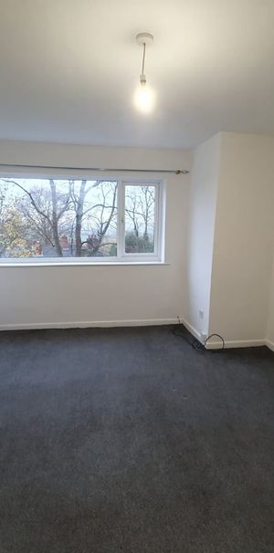 Studio Flat, Kensington Court, M7 - Photo 1