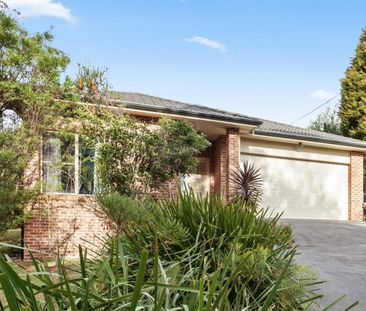 Spacious Family Home with Multiple Living Areas & Outdoor Entertaining - Photo 3