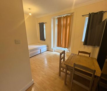Studio Flat, Howley Place, W2 - Photo 1