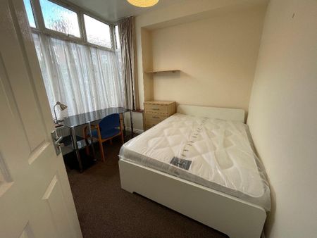 5 bedroom terraced house to rent - Photo 5