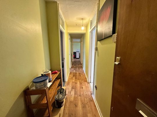 3 Bed Flat, Linsdell Road, IG11 - Photo 1