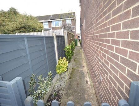 3 Bedroom Semi Detached To Let - Photo 3