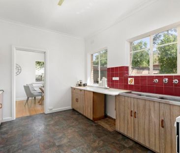3 Redesdale Road, Ivanhoe VIC 3079 - Photo 3