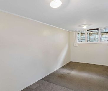 Private 1-Bedroom 1-Office Kingsland Duplex Unit - Photo 3