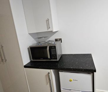 Hopton Road, Wealdstone HA3, London - Photo 2