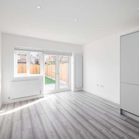 Cotswold Gardens, Golders Green Estate, NW2 - Photo 1