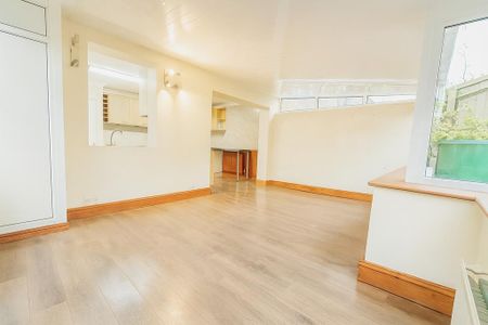 4 bedroom semi-detached house to rent - Photo 4