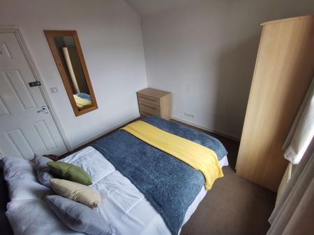 Room 6, Gainsborough Road, Crewe, CW2 - Photo 2