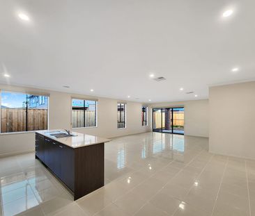 Spacious Family Home! - Photo 4