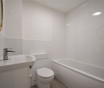 Well presented 3 bedroom terraced house just to the north of Cambri... - Photo 2