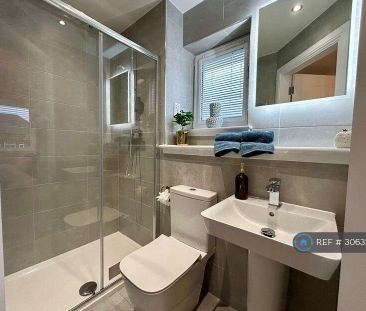 3 bedroom semi-detached house to rent - Photo 5