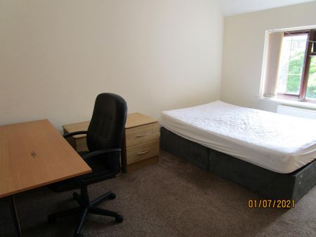 6 bedroom semi-detached house to rent - Photo 5