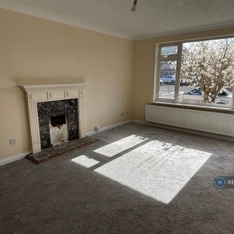 3 bedroom end of terrace house to rent - Photo 1