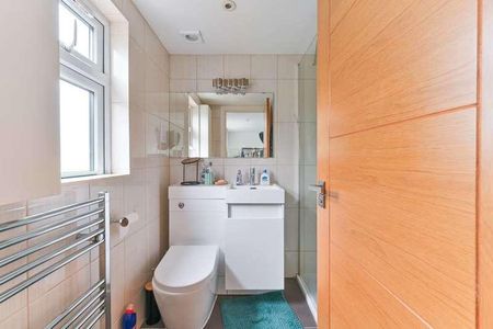 Glenister Park Road, Streatham Vale, SW16 - Photo 2