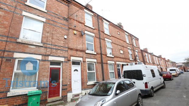 4 bed Mid Terraced House for Rent - Photo 1