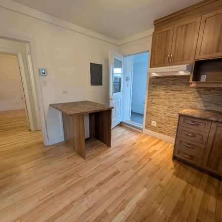 ✨ Magnifique 3 Chambre avec cachet – St-Sacrement – 1395$/mois (Internet & Stationnement inclus) ✨ - Photo 4